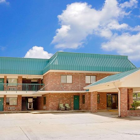 Super 8 By Wyndham Kosciusko Motel Екстериор снимка