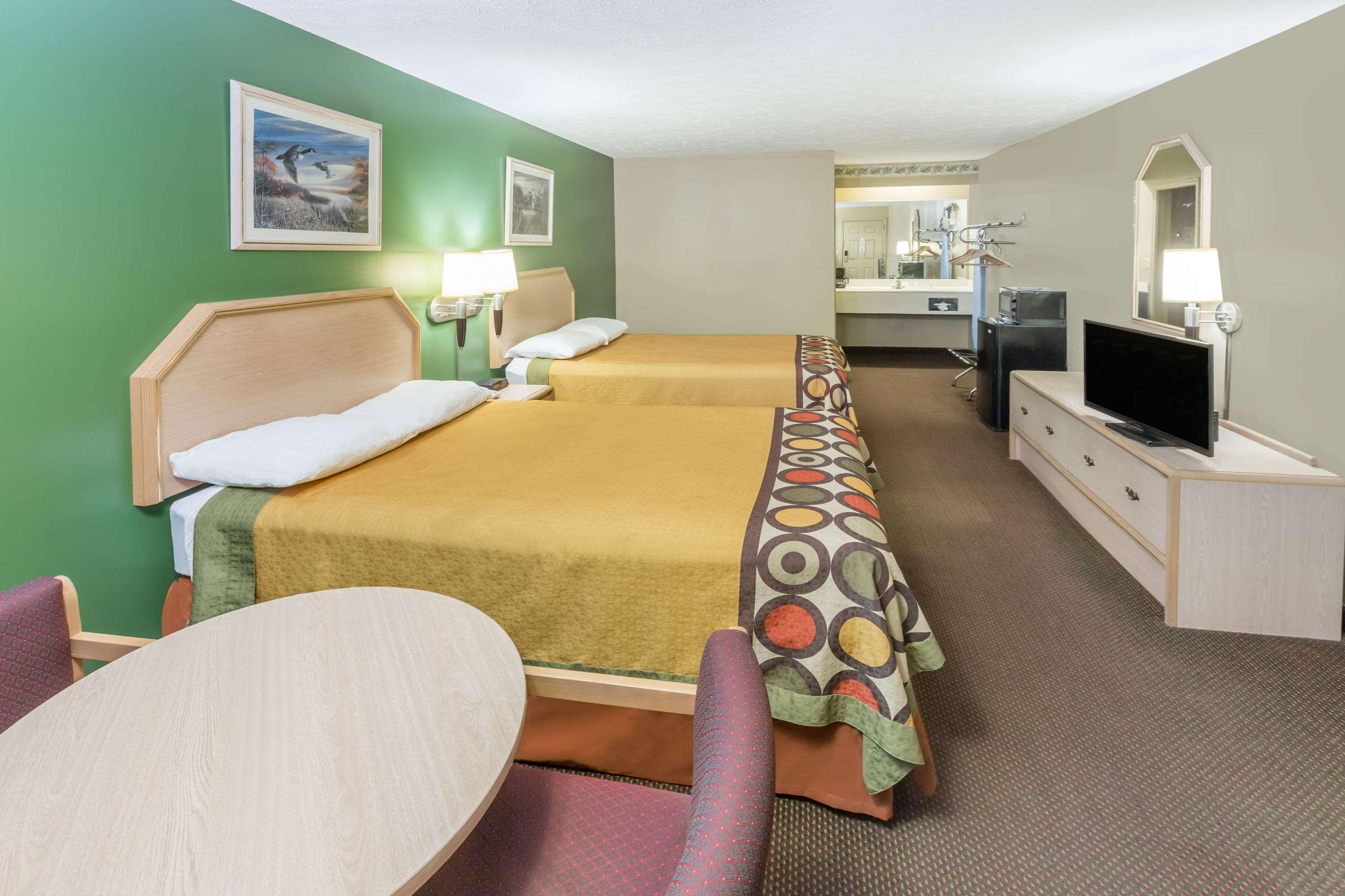 Super 8 By Wyndham Kosciusko Motel Екстериор снимка