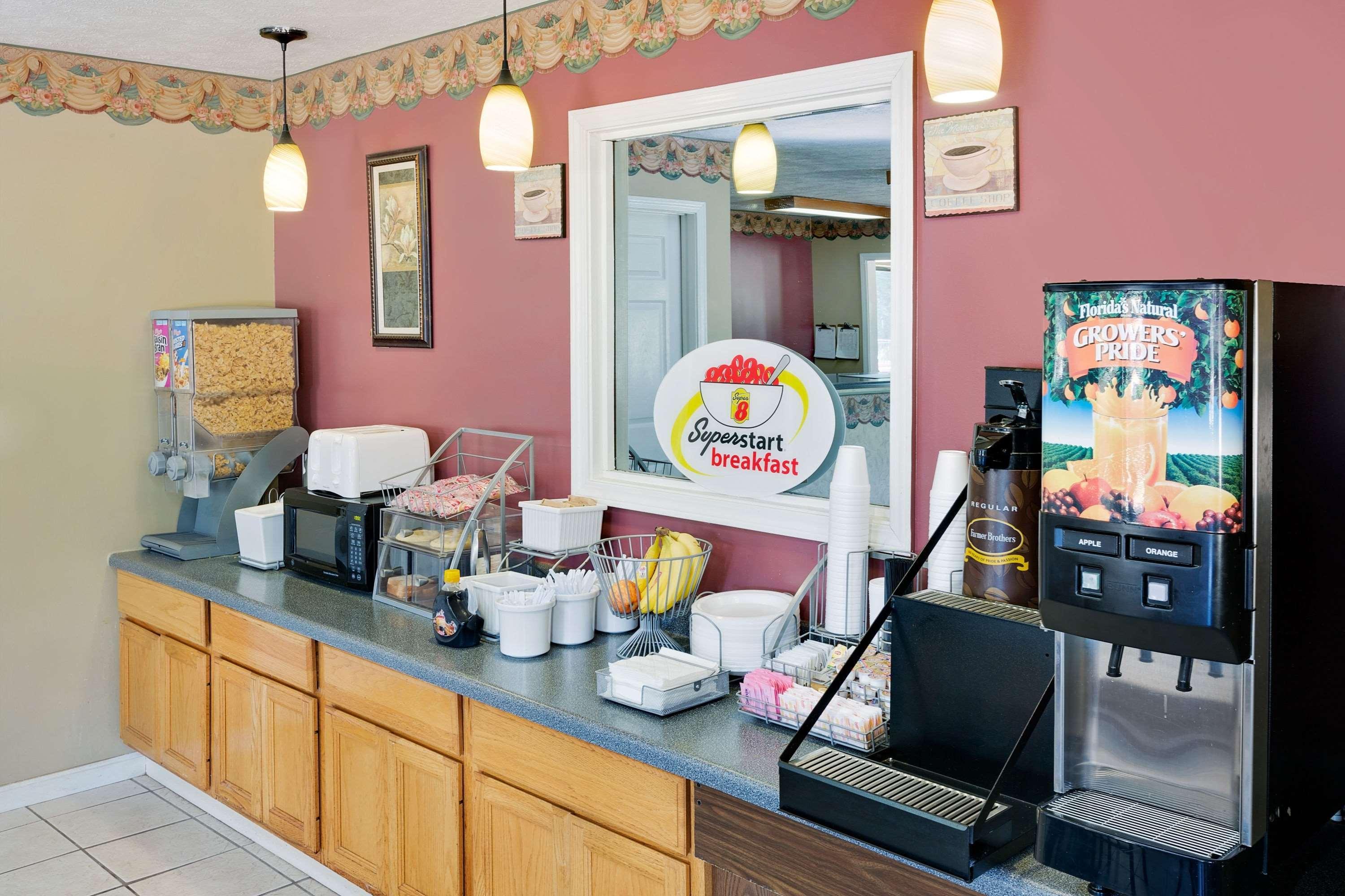 Super 8 By Wyndham Kosciusko Motel Екстериор снимка