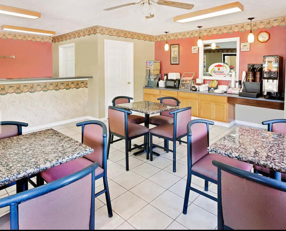 Super 8 By Wyndham Kosciusko Motel Екстериор снимка