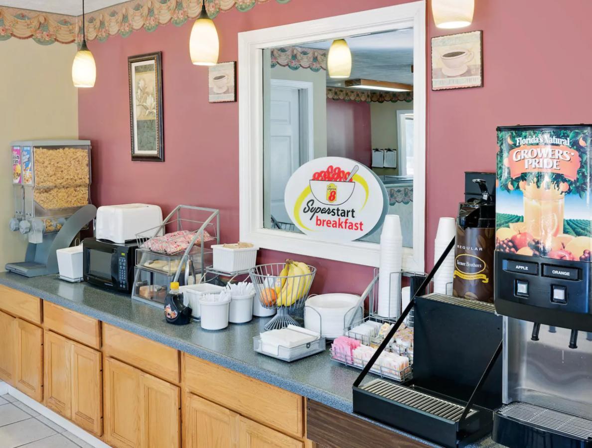 Super 8 By Wyndham Kosciusko Motel Екстериор снимка